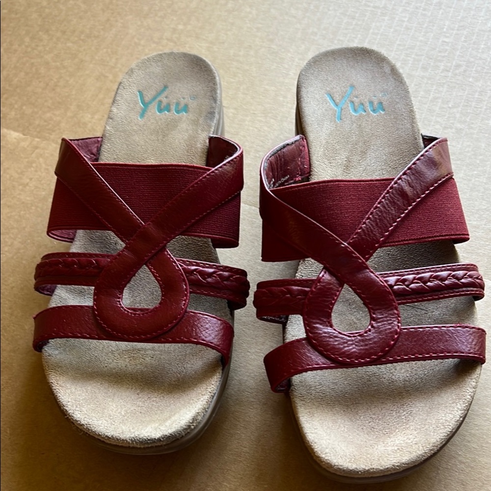 Yuu Red Sandals Crisscross Comfort Design